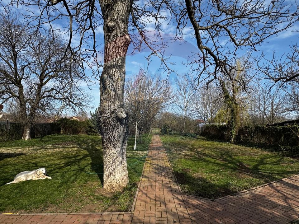 Casă de vânzare cu livadă și piscină – Giurgiu