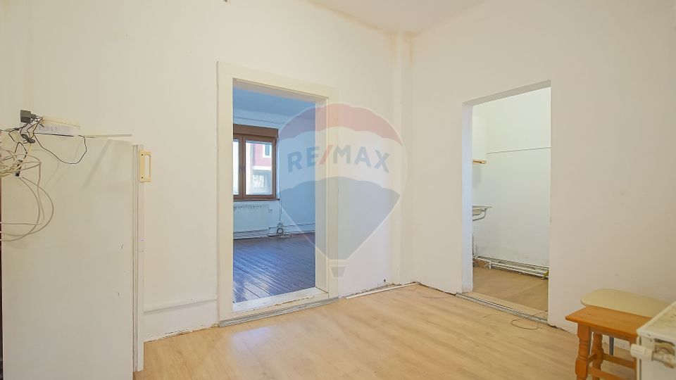 COMISION 0 Casă cu potențial excelent, teren 446 mp, Strada Fanionului