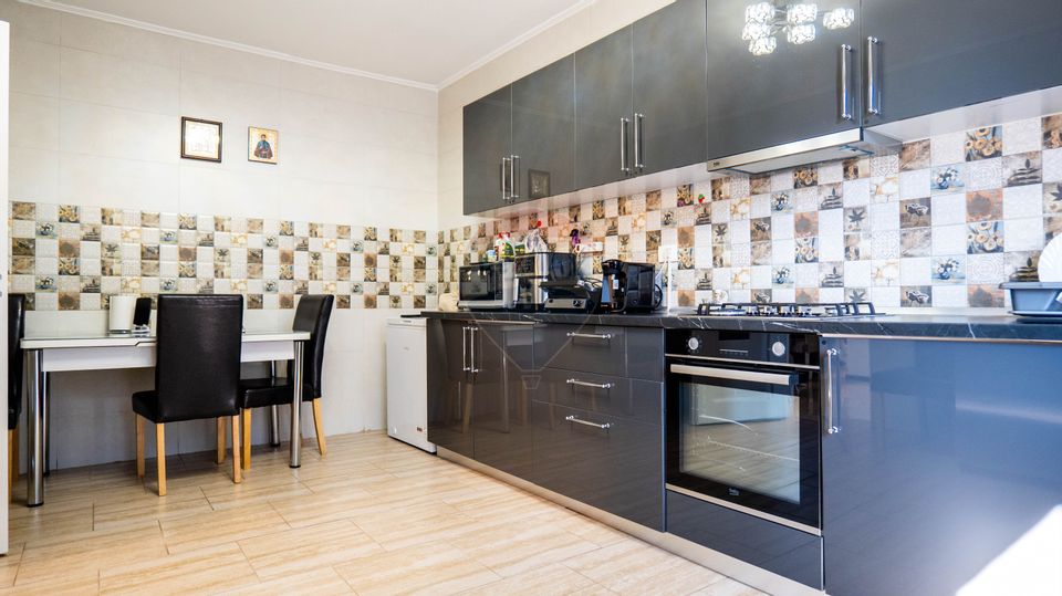 Vanzare vilă cu 4 camere si teren, zona Dobroesti