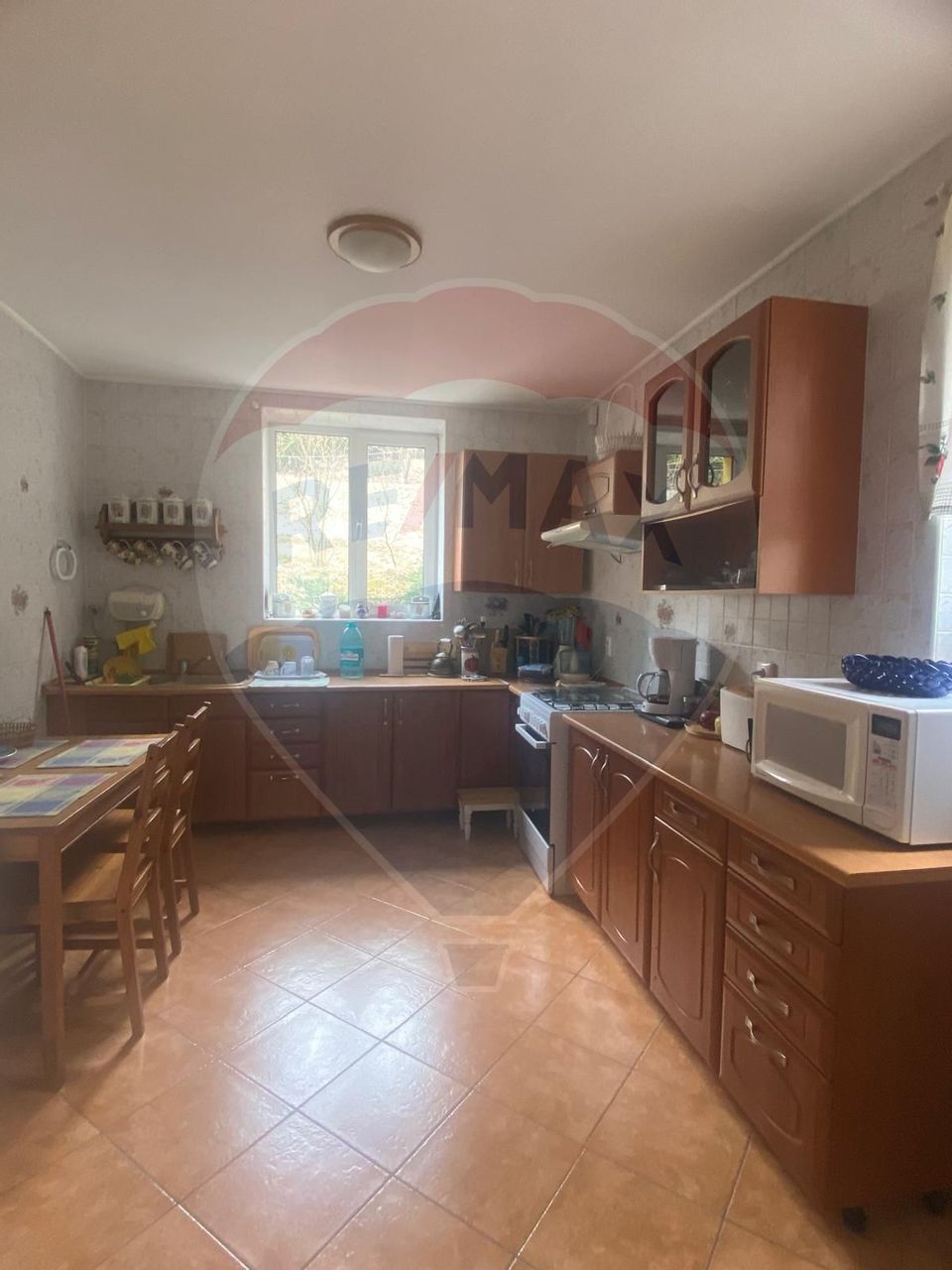 DE VANZARE Casă / Vilă cu 6 camere  Podul Dambovitei/ Arges