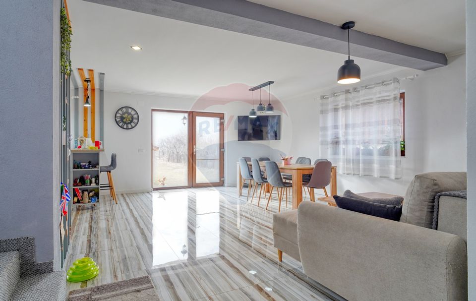 5 room House / Villa for sale, Est area