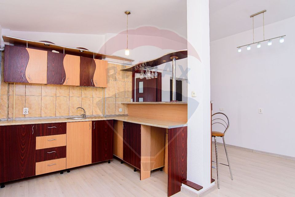 Apartament cu 3 camere de vânzare în zona Micro 20