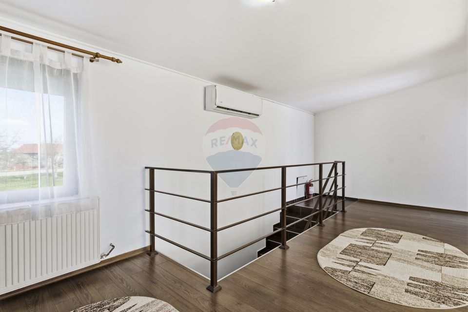 Casă cu 5 camere de inchiriat in Sofronea,Arad