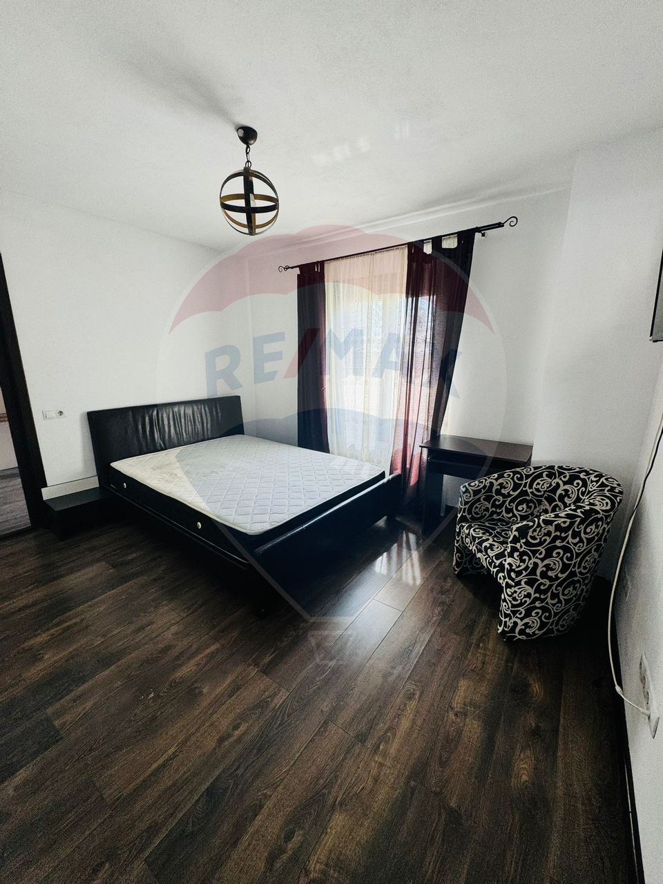 Casă / Vilă cu 4 camere de vânzare