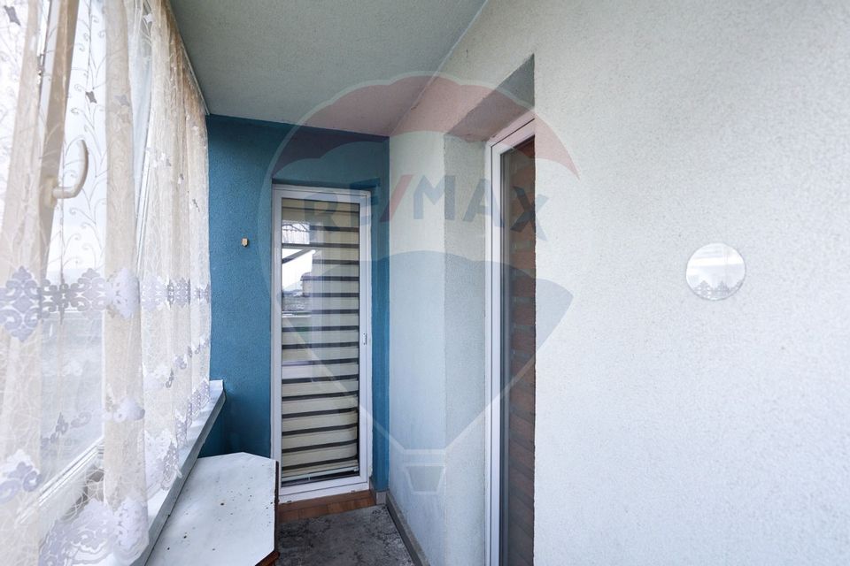 Apartament decomandat, 60 mp utili, 2 camere, debara, balcon!