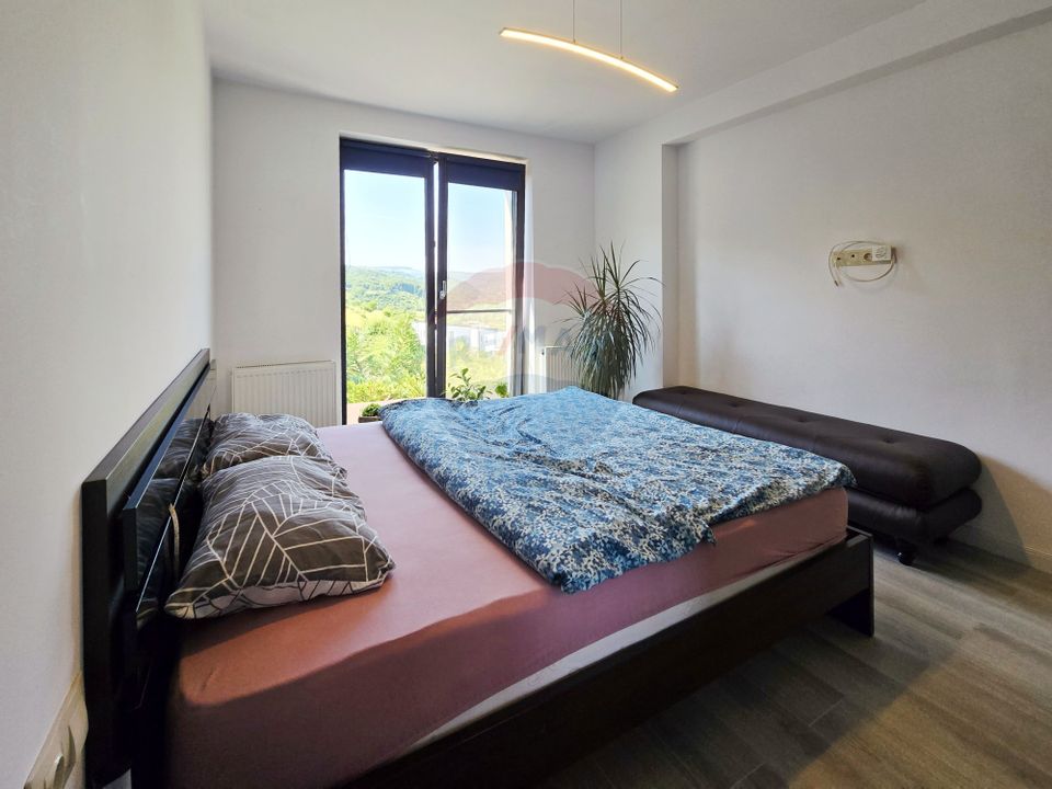 Casa, 4 dormitoare, pod amenajat, gradina, zona Vivo