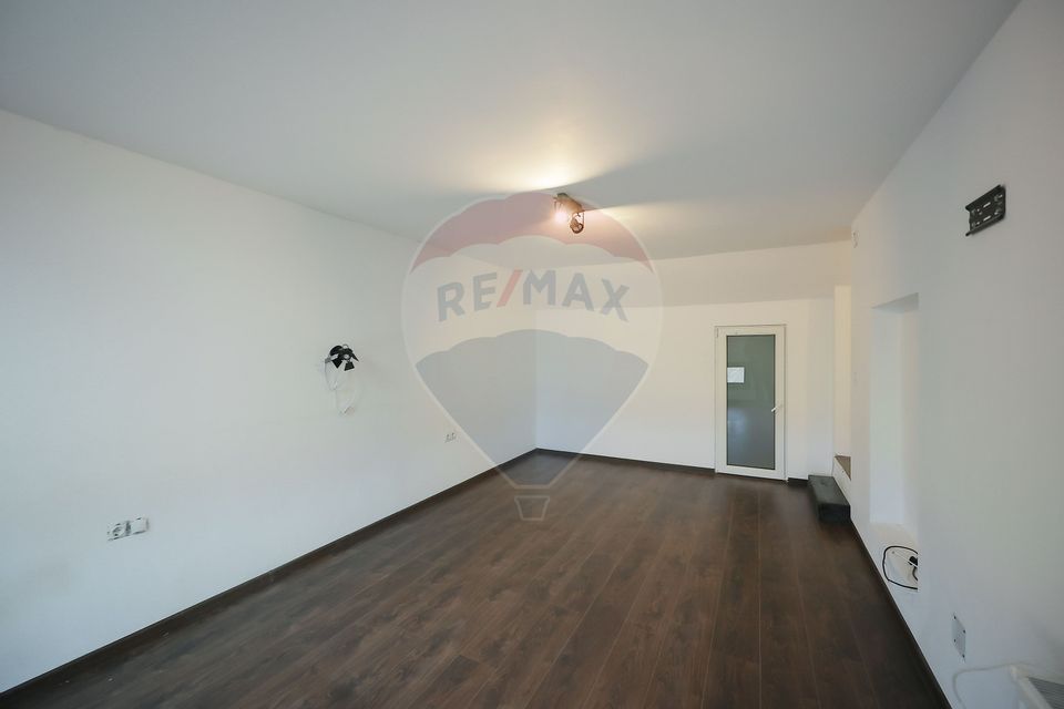 4 room House / Villa for sale, Episcopia Bihorului area