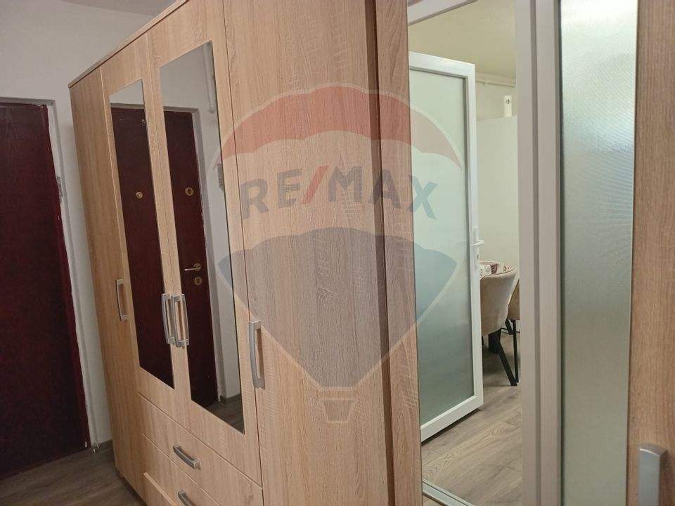 Apartament de vanzare  2 camere în zona Micalaca Mioritei