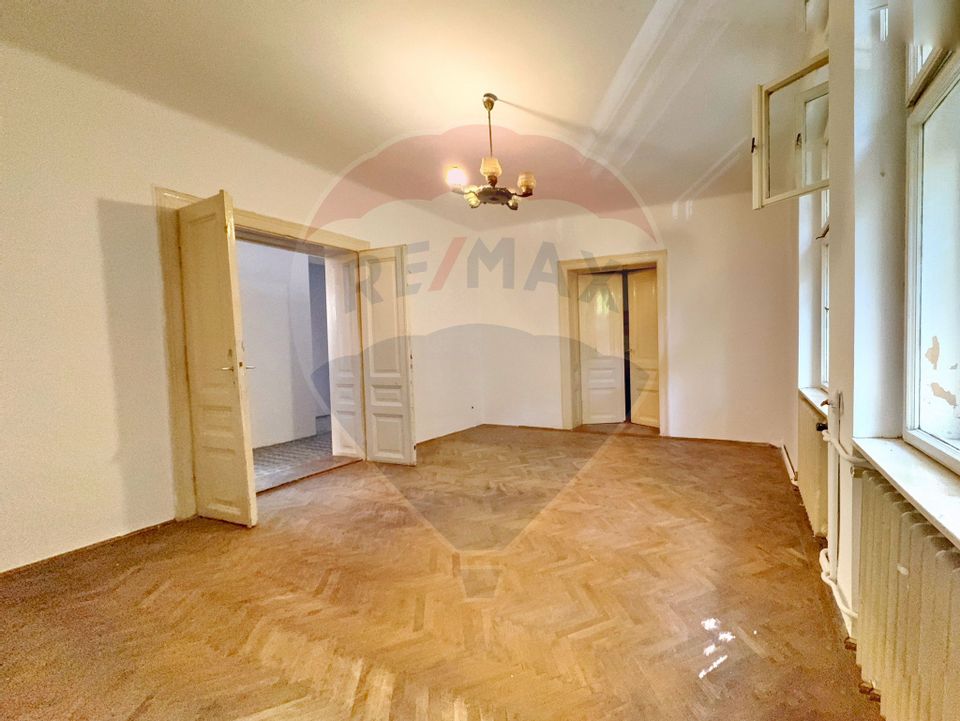 Apartament cu 3 camere de vânzare în zona Elisabetin