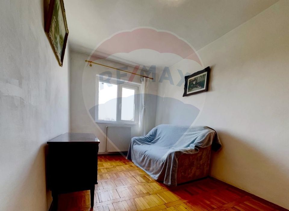 Apartament cu 3 camere de vânzare în zona Aradului