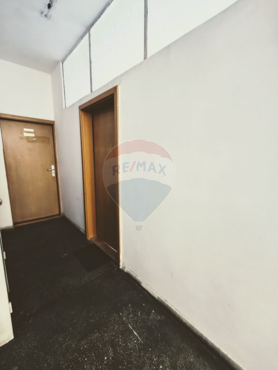 28sq.m Office Space for rent, Semicentral area