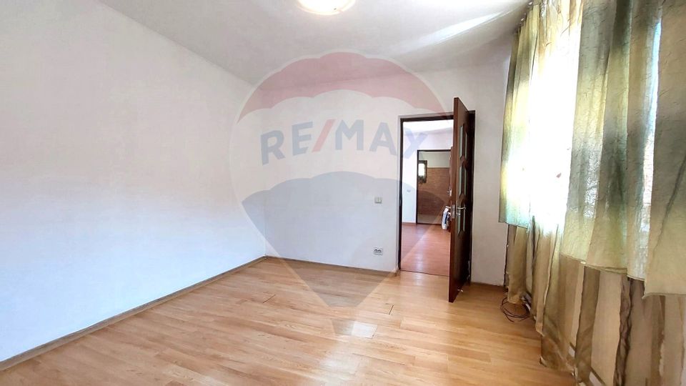 Vanzare casa  3 camere, curte individuala,  Zona Sportului, Colentina