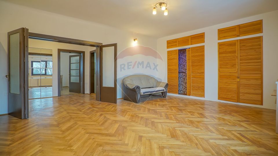 Apartament cu 3 camere în casă cu grădină Drumul Poienii