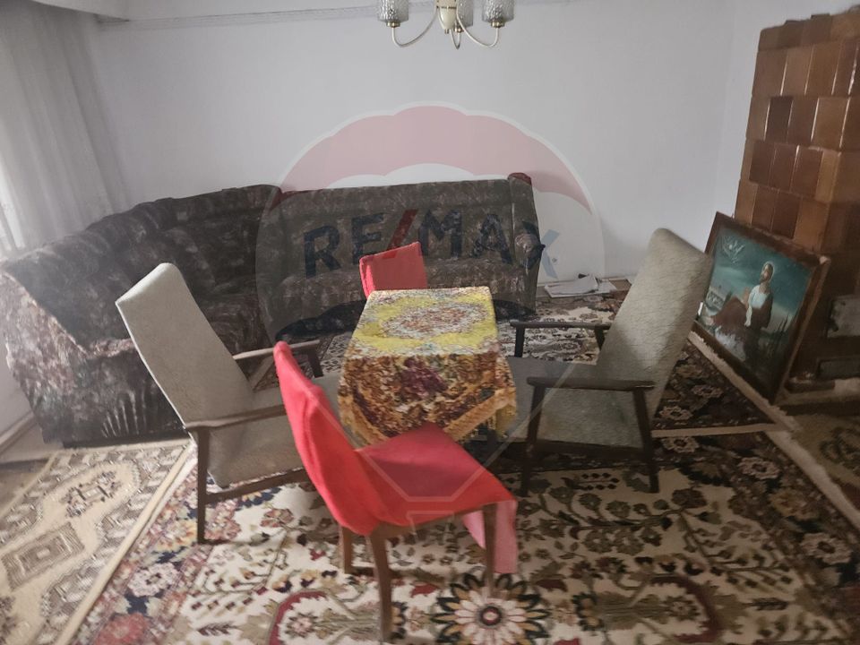 Casă  cu 5 camere de vânzare, Vișeu de Sus