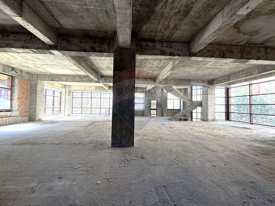 Building 2S+GF+3 Floors commercial space investment Stefan cel Mare