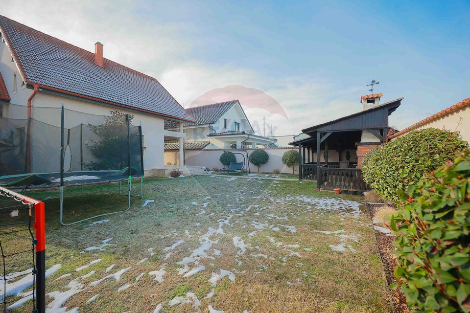 5 room House / Villa for sale, Nufarul area