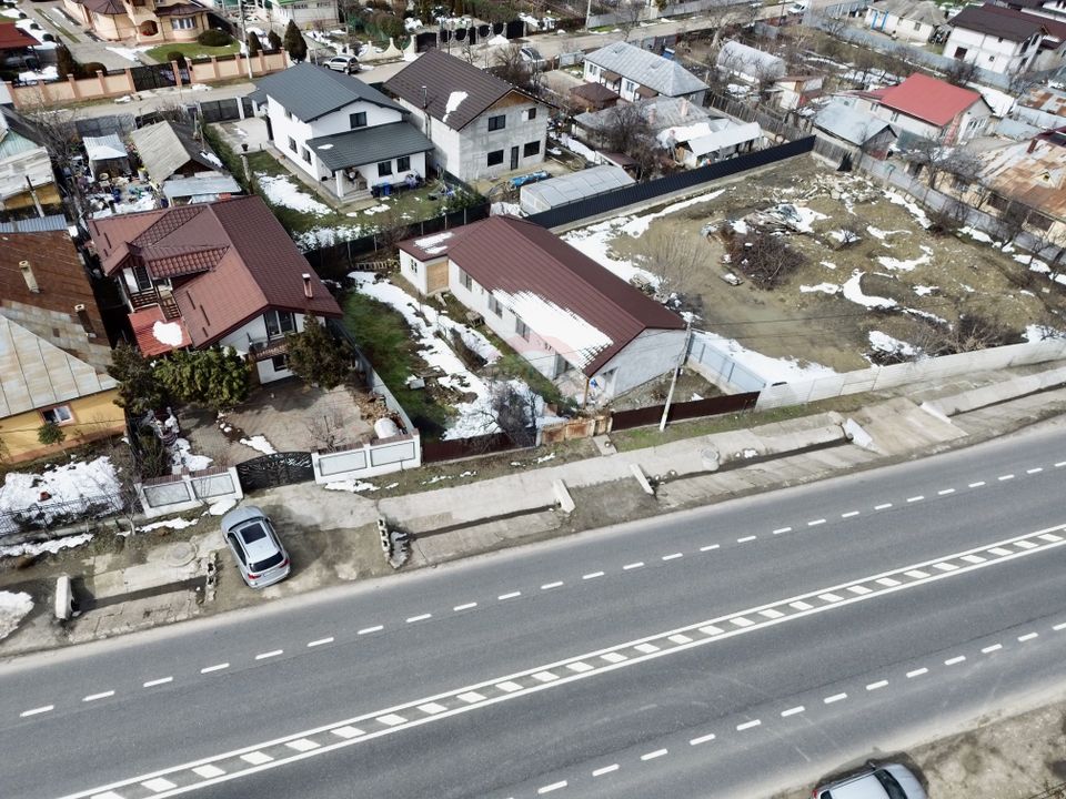 Casă cu 4 camere de vânzare