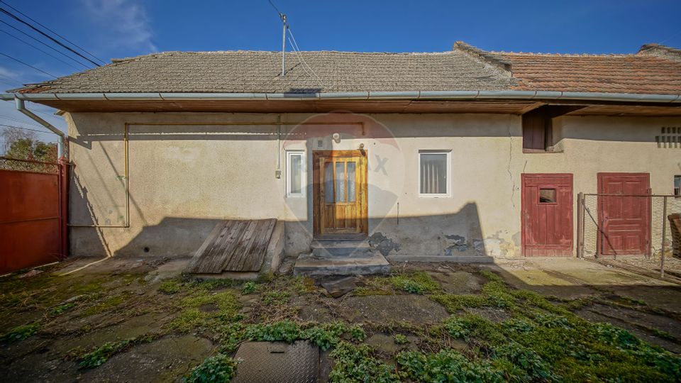COMISION 0%! Casă cu Potențial de Renovare într-o Zonă Excelentă
