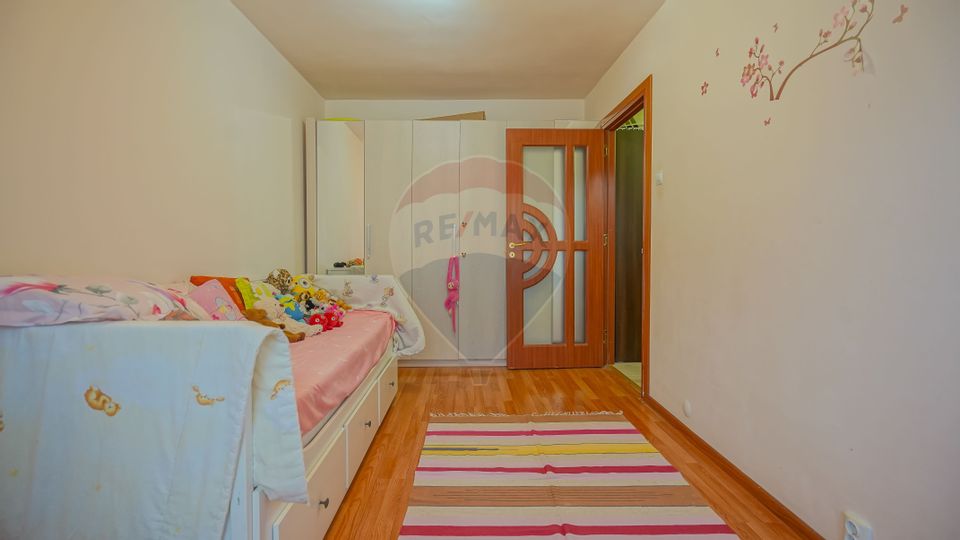 Apartament două camere decomandat la intrare în Răcădău!