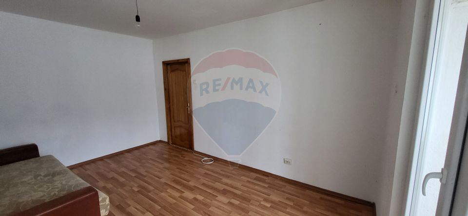 Apartament cu 3 camere de vânzare în zona Darmanesti