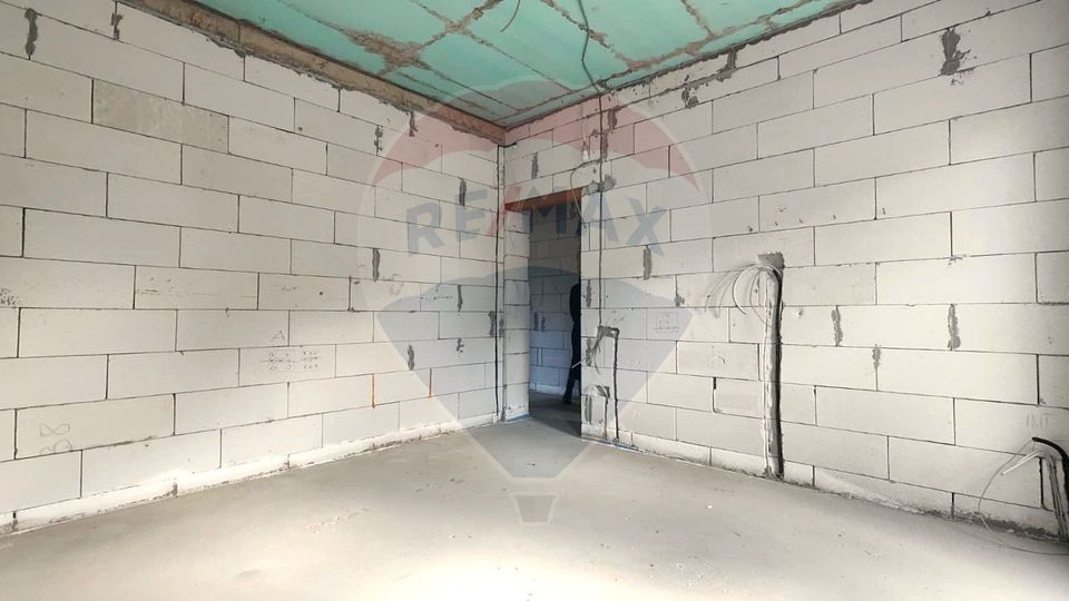 Casă / Vilă cu 5 camere de vânzare în zona Kamsas Constanta