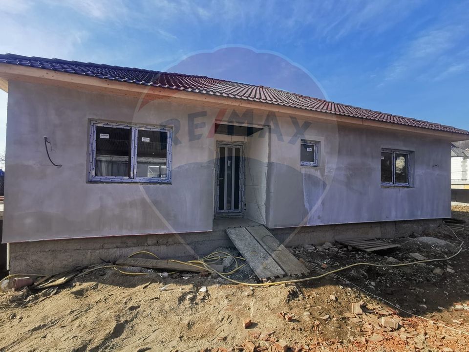 Casă / Vilă cu 4 camere de vânzare