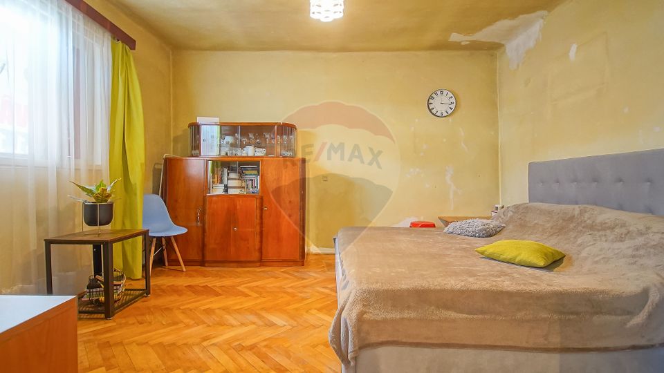 Casă cu două corpuri+teren 230 mp De Vanzare, Strada Carierei, Brașov