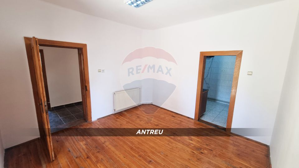 Casă / Vilă cu 5 camere de vânzare în zona Orasul Vechi