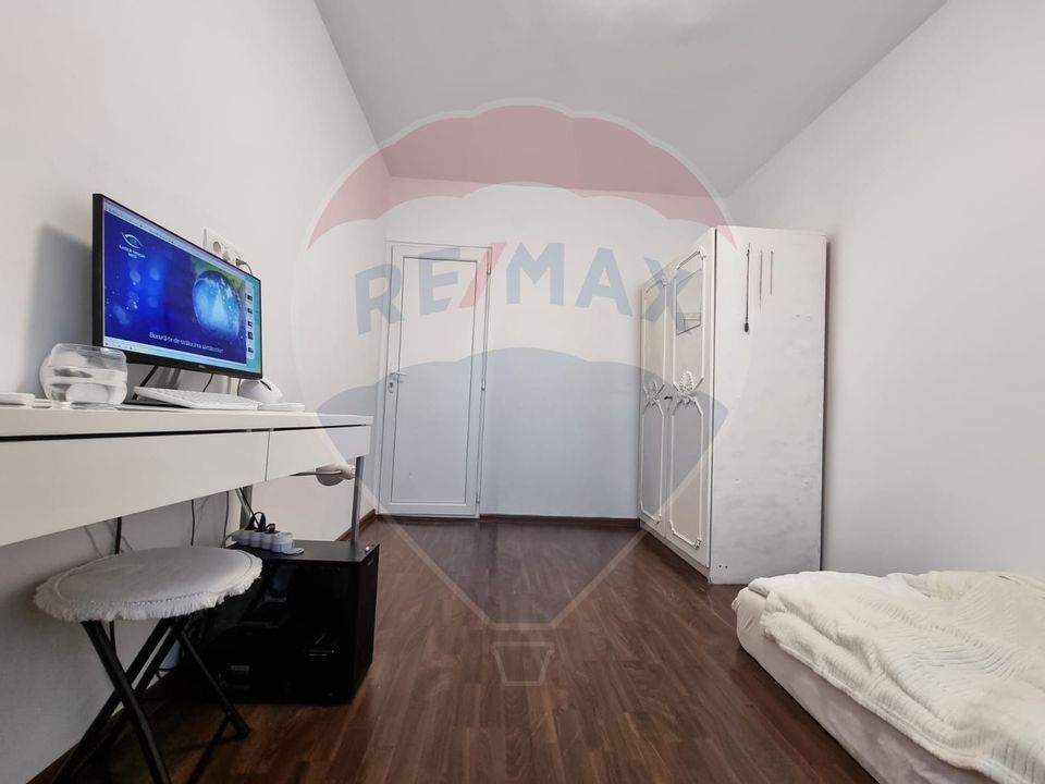 Apartament cu 4 camere de vânzare în zona Casa de Cultura Constanta