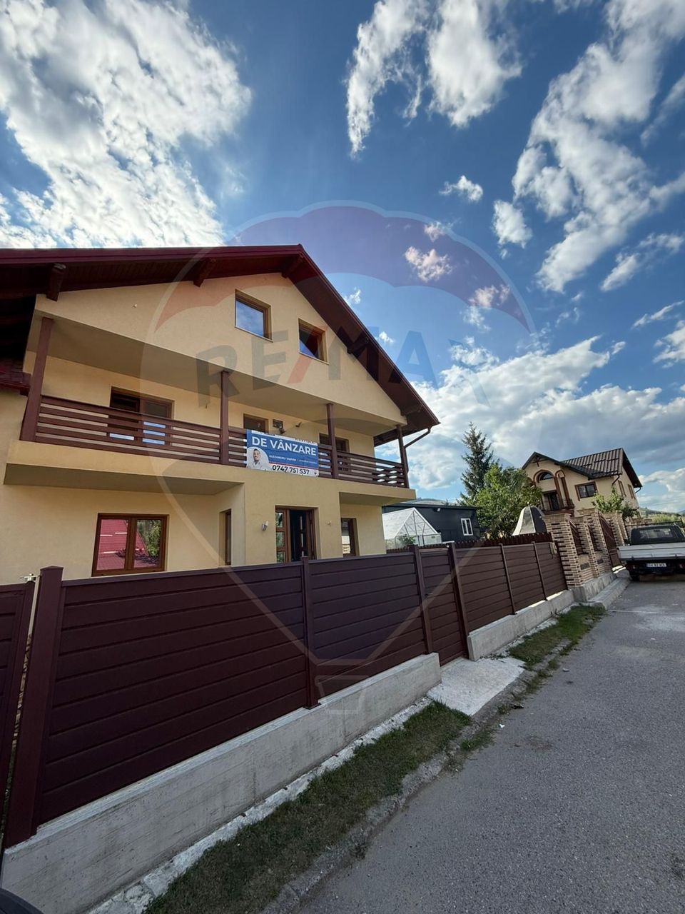 Casă / Vilă cu 5 camere de vânzare în zona Central Gura Humorului