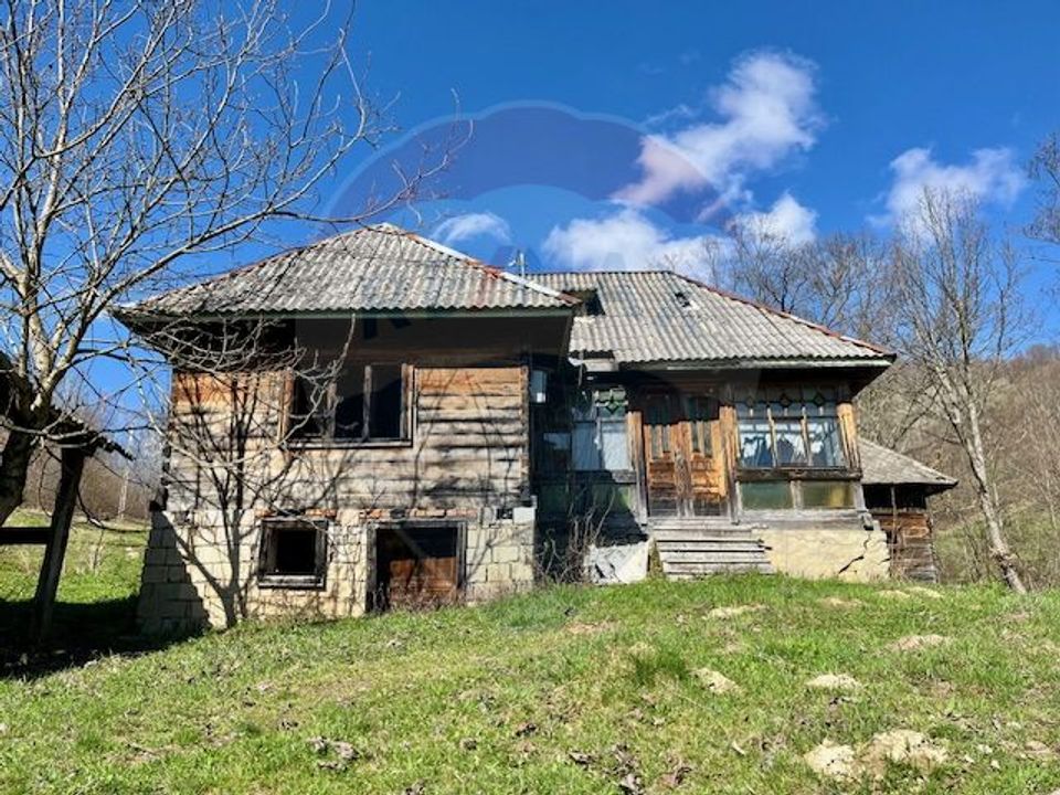 Land 7,495sqm Barsana / None