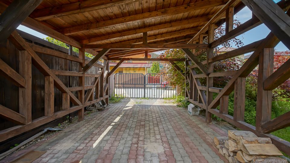 Proprietate cu stil la poalele muntelui - liniște și intimitate!