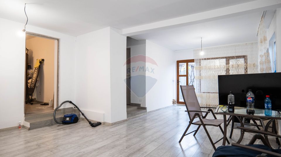 4 room House / Villa for sale, Periferie area