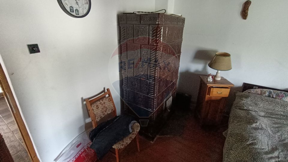 Casă de vânzare în stil vechi cu 3 camere si 3 arii în Cop. Manastur