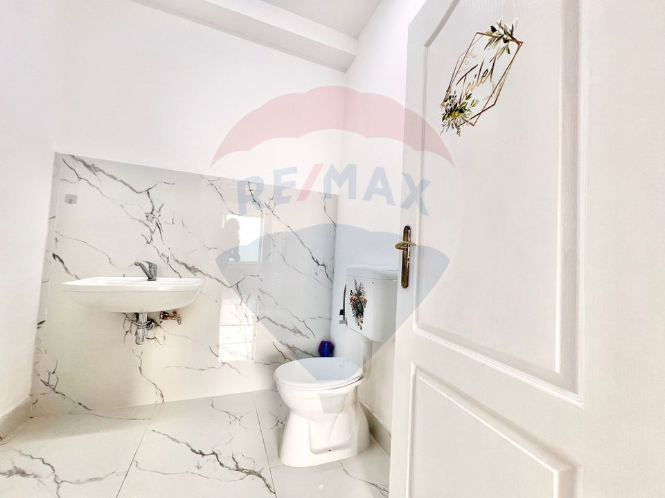 175sq.m Commercial Space for rent, Decebal area