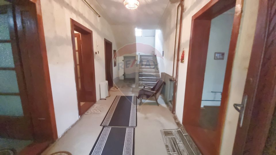 6 room House / Villa for sale, Est area