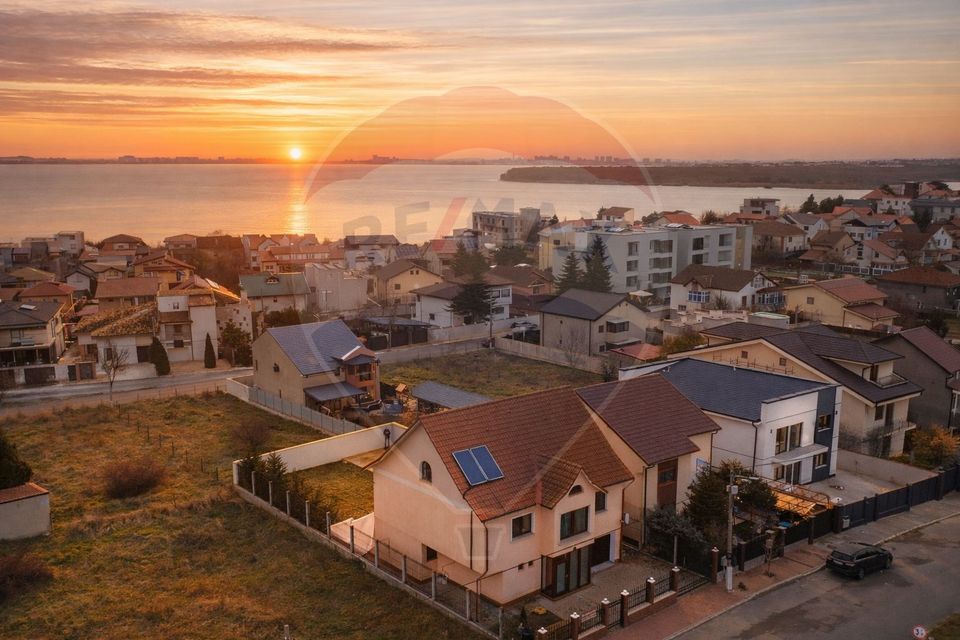 Casă / Vilă cu 7 camere de vânzare în Ovidiu Sud Constanta