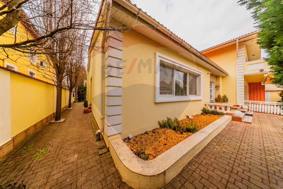 Vilă cu 4 camere de vânzare 921 mp zona Subcetate,Arad