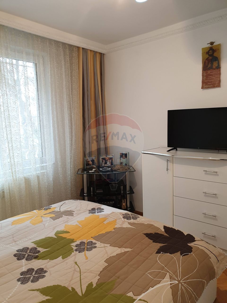 APARTAMENT 4 CAMERE, UTILAT, LOC DE PARCARE INCLUS