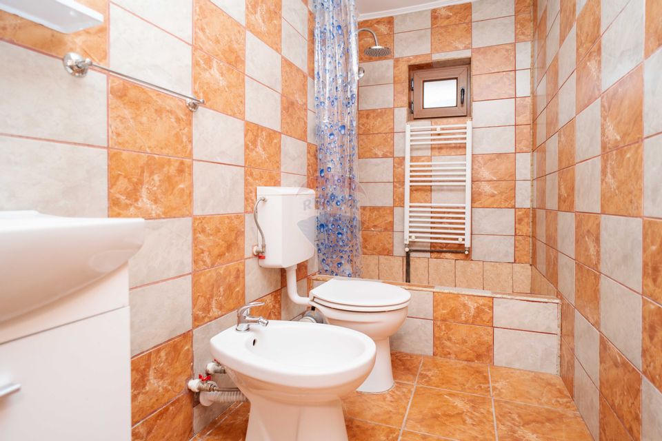Apartament cu 3 camere de vânzare în zona Bucium