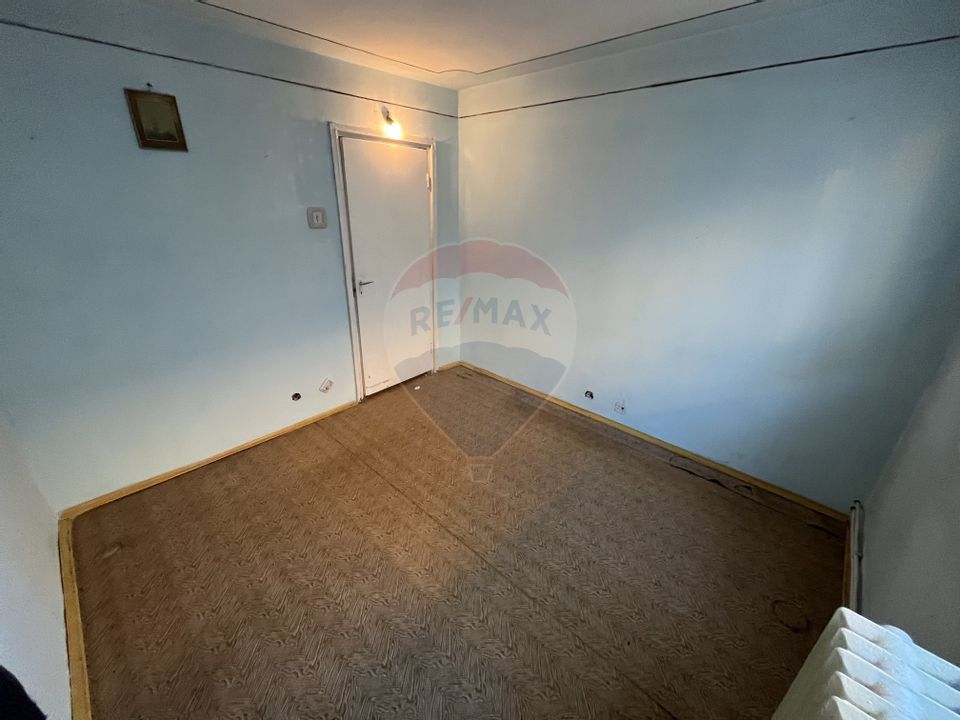 Apartament cu 4 camere de vânzare in Câmpulung