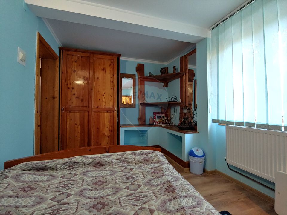 Casă / Vilă de vacanta cu 5 camere de vânzare Câmpulung Moldovenesc