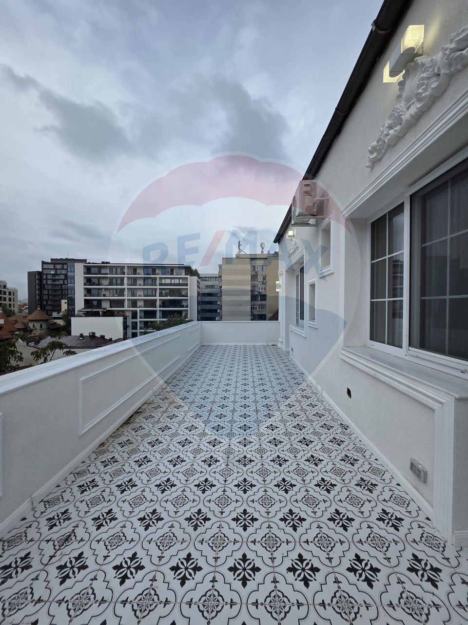 Apartament de lux în stil baroc cu 2 camere de închiriat în zona Dacia