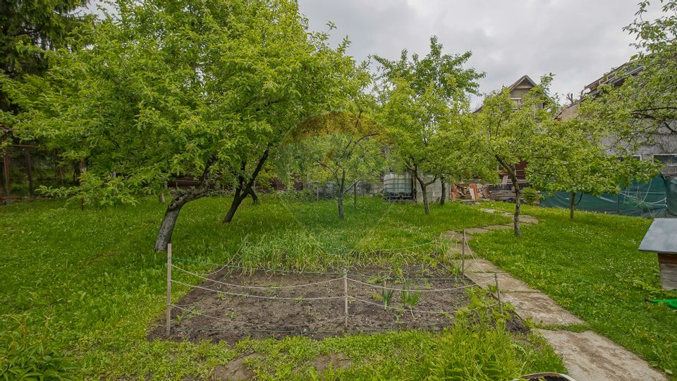 Casa individuala cu doua corpuri, teren 1000mp