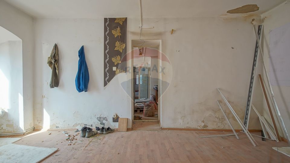 CASA CU POTENTIAL DE EXPLOATARE | DIVERSE ACTIVITATI | DE MIJLOC 50