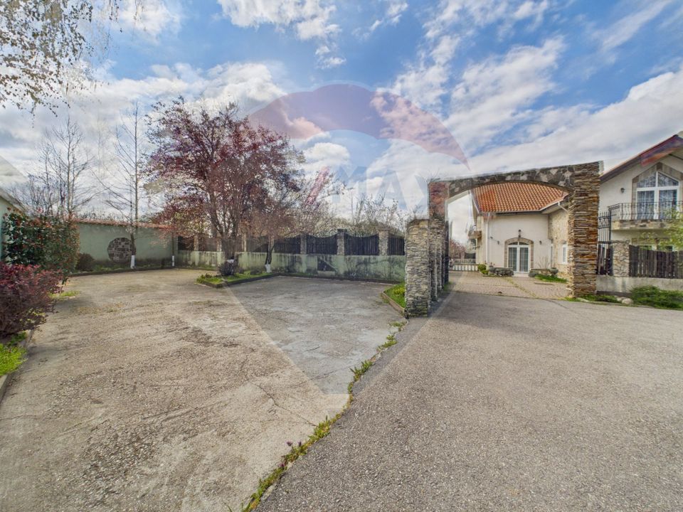 608sq.m Commercial Space for sale