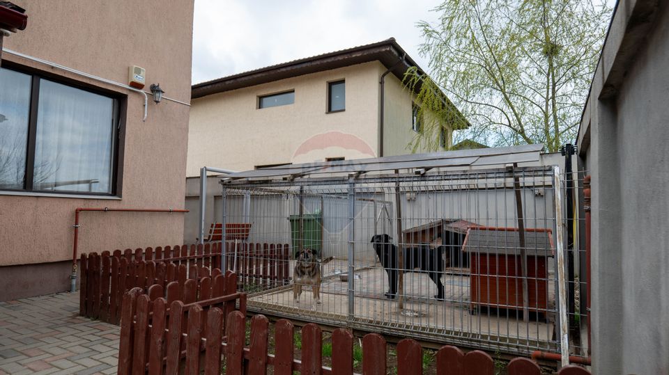 4 room House / Villa for sale, Exterior Est area