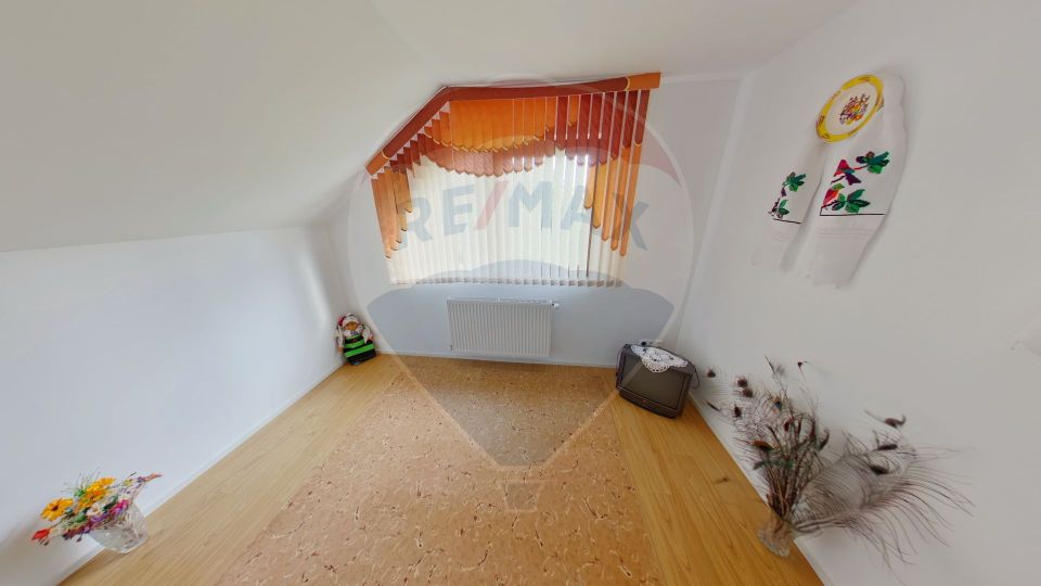 Casă / Vilă cu 5 camere de vânzare