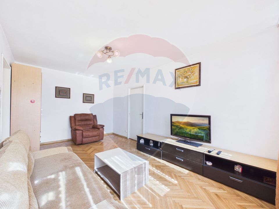 Apartament cu 2 camere de vanzare în zona Pajura