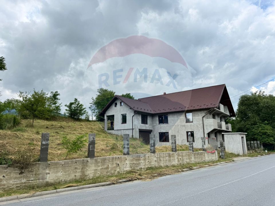 Casă / Vilă cu 7 camere de vânzare